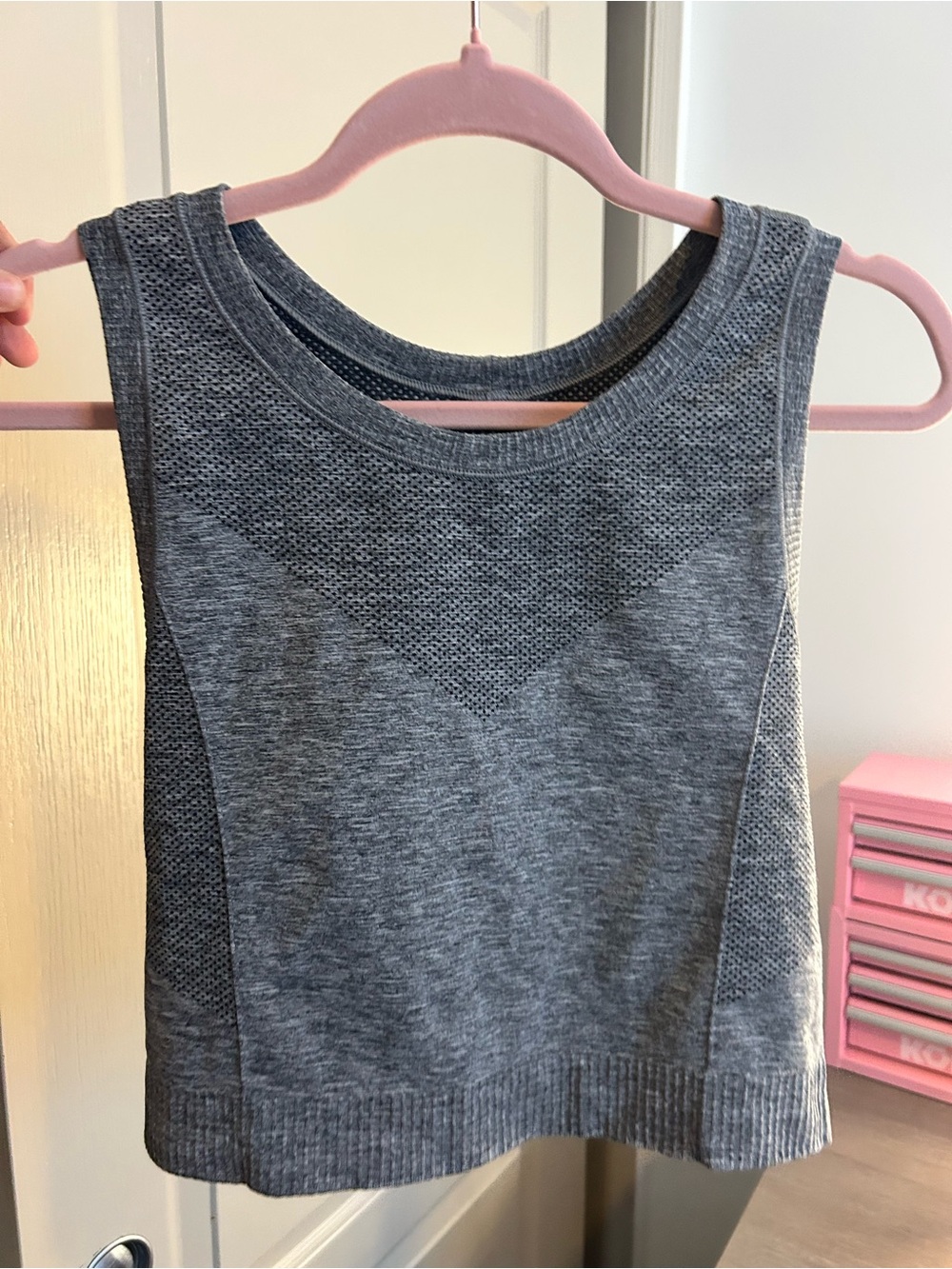 Old Navy Gray Athletic Cropped Tank Top